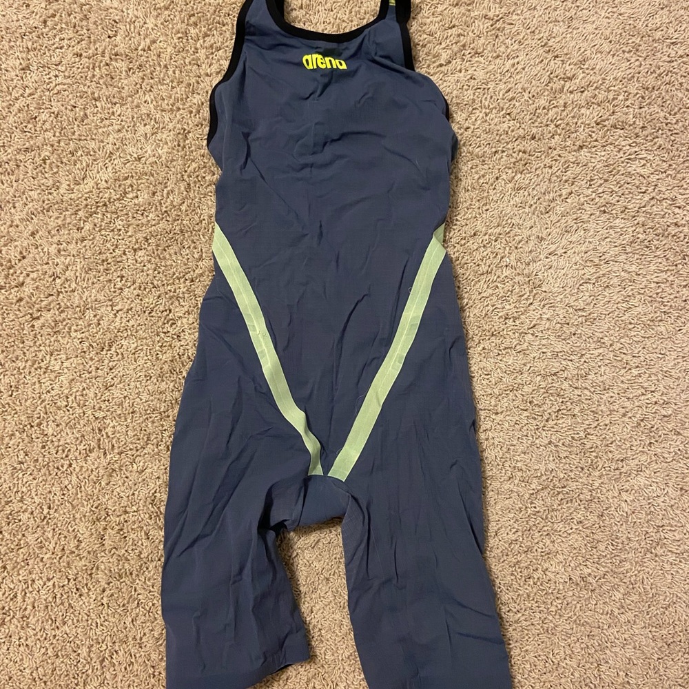 Arena Carbon Flex Size 30